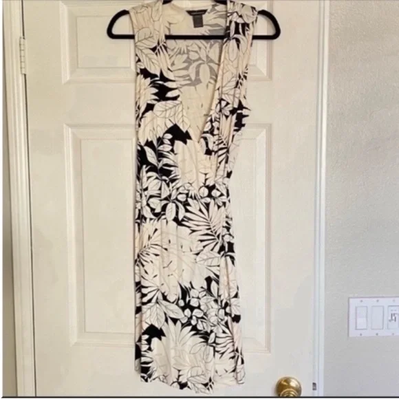 Women's Cream and Black Floral Sleeveless Midi Wrap Dress Size Small - Picture 4 of 5